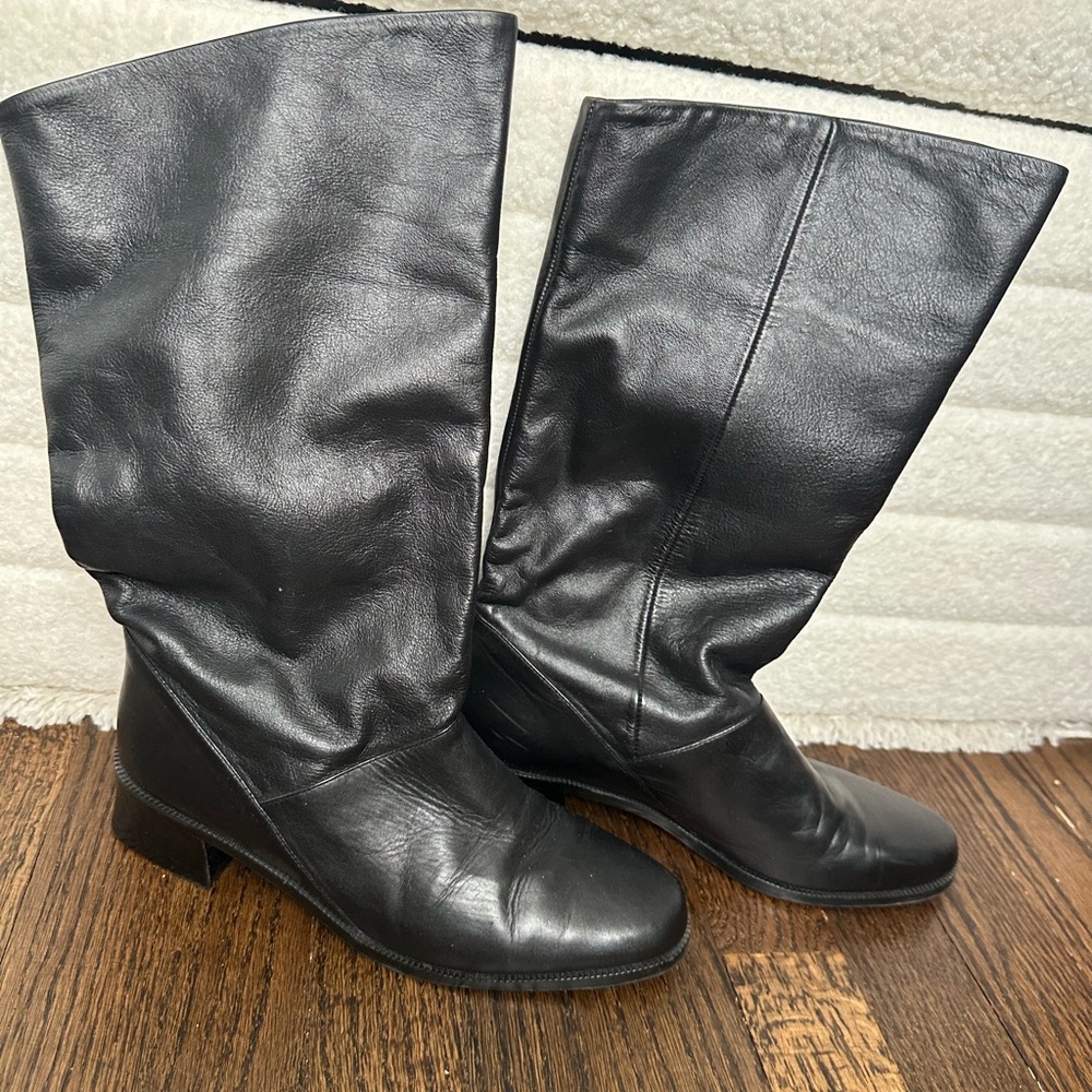 Vintage Black Heeled Boots with Glossy Leather Finish